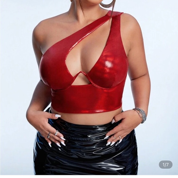 Red Cutout One-Shoulder Top - Picture 4 of 6